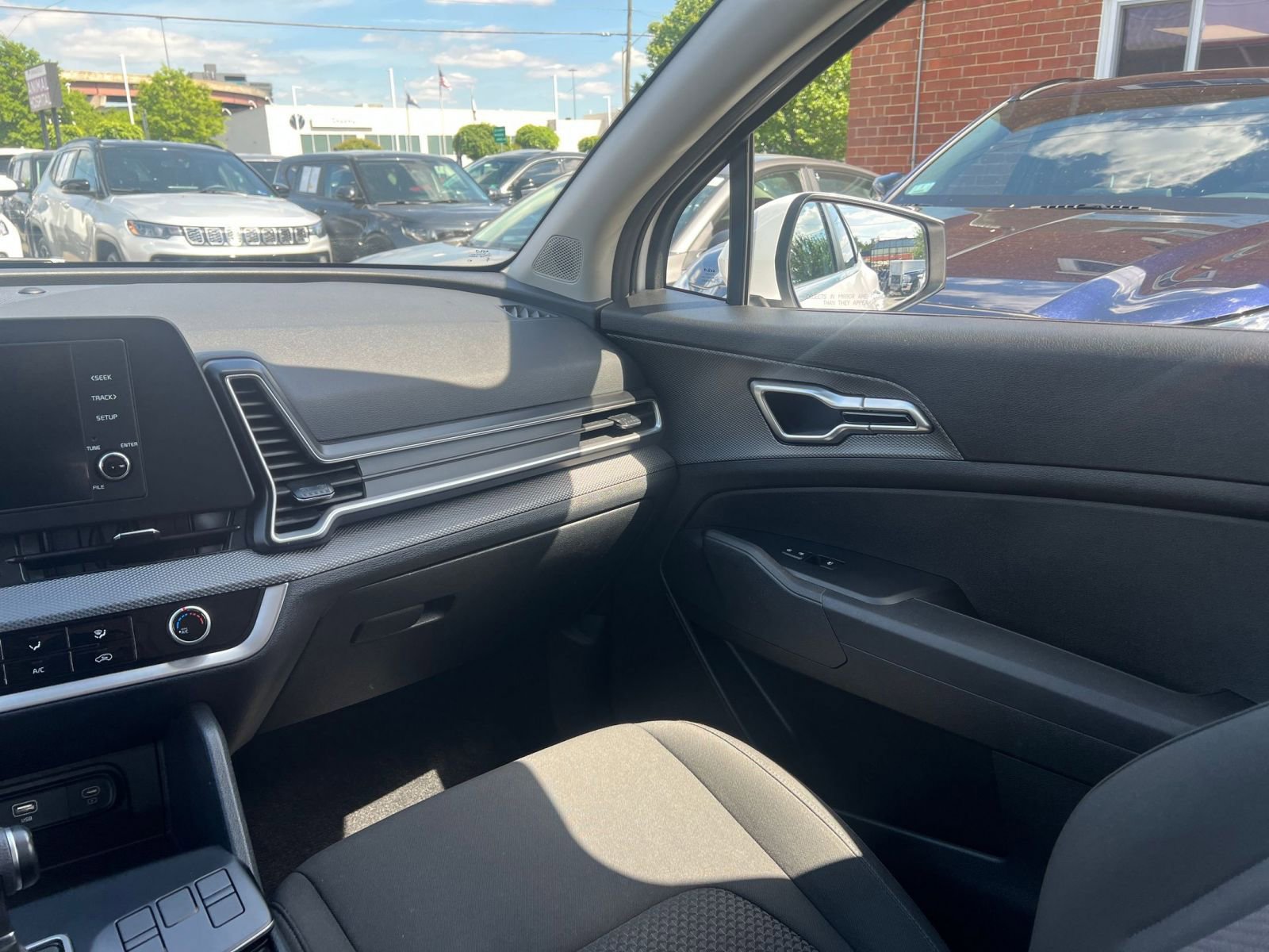 Used 2025 Kia Sportage LX FWD image 34