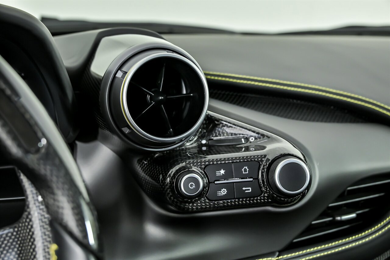 Used 2021 Ferrari F8 Tributo image 32