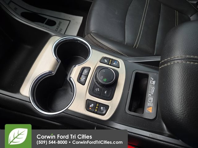 Used 2023 GMC Terrain Denali w/ Denali Premium Package AWD/4WD image 22
