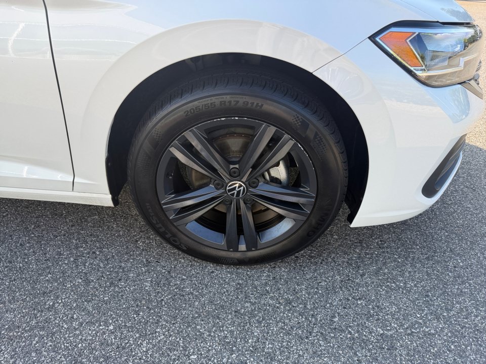 Certified 2022 Volkswagen Jetta SE FWD image 25
