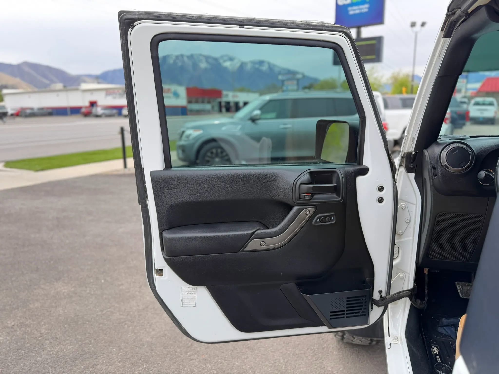 Used 2018 Jeep Wrangler Sport image 32