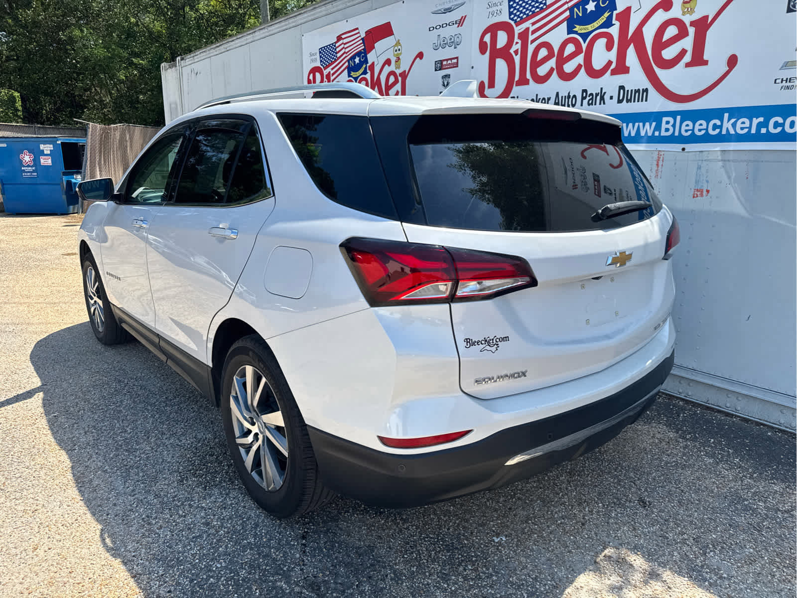 Used 2023 Chevrolet Equinox Premier AWD/4WD image 8