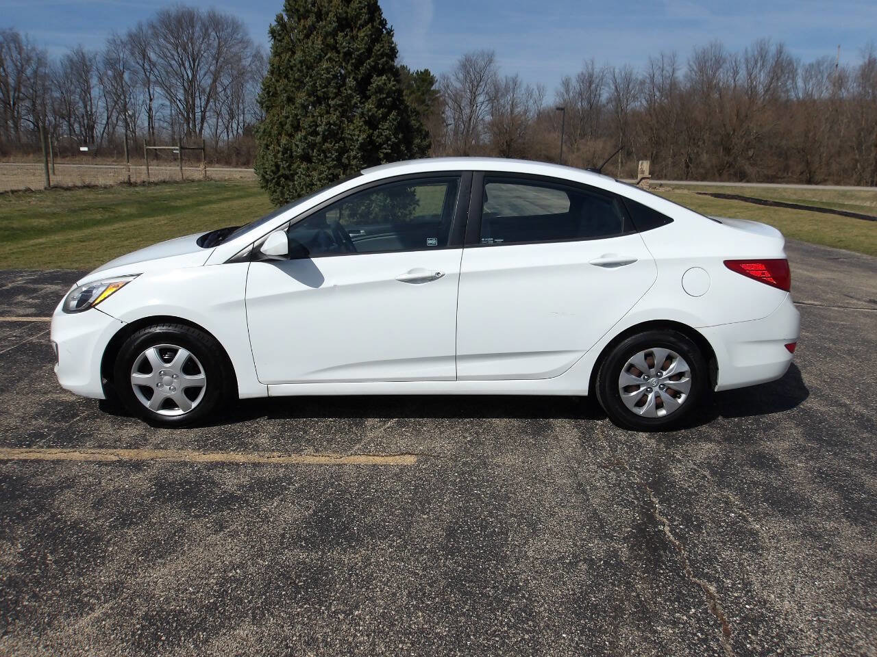 Used 2015 Hyundai Accent GLS image 2