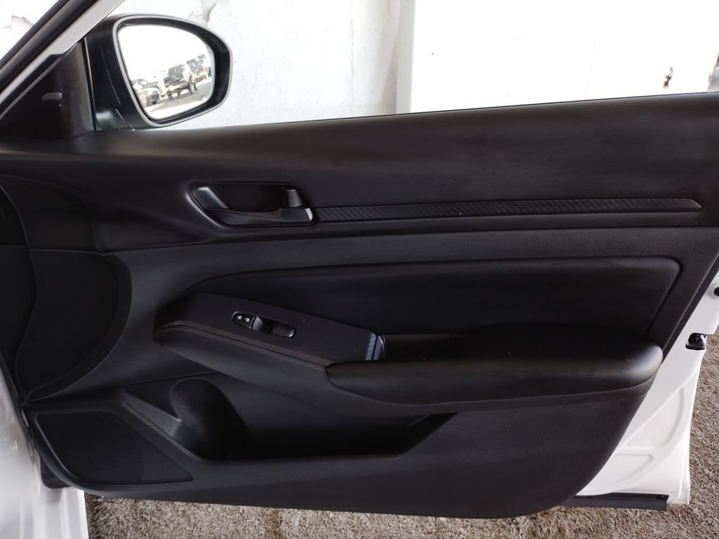 Used 2024 Nissan Altima 2.5 S FWD image 11