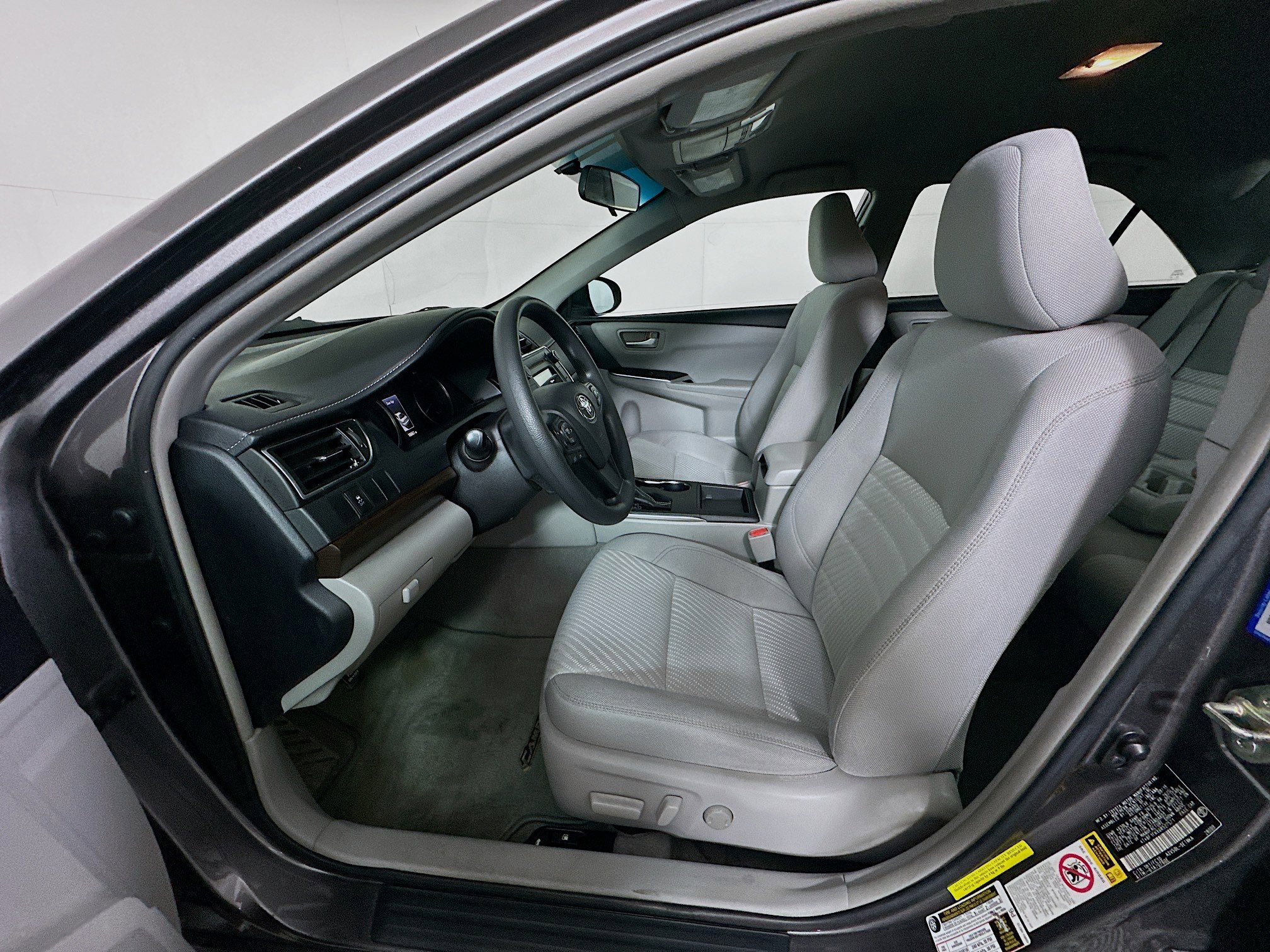 Used 2016 Toyota Camry LE FWD image 13