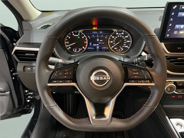 Certified 2024 Nissan Altima 2.5 SR w/ SR Premium Package AWD/4WD image 13