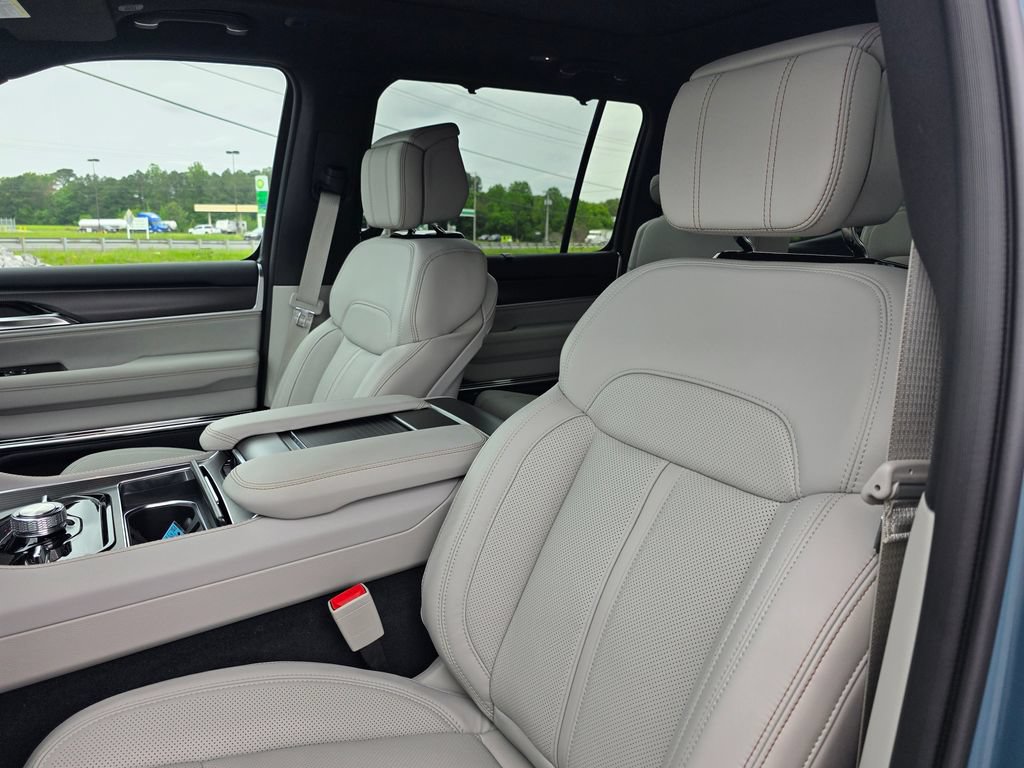 New 2026 Jeep Grand Wagoneer Summit w/ Premium Group III AWD/4WD image 11