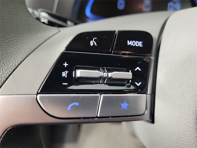 Certified 2025 Hyundai Elantra SE image 28