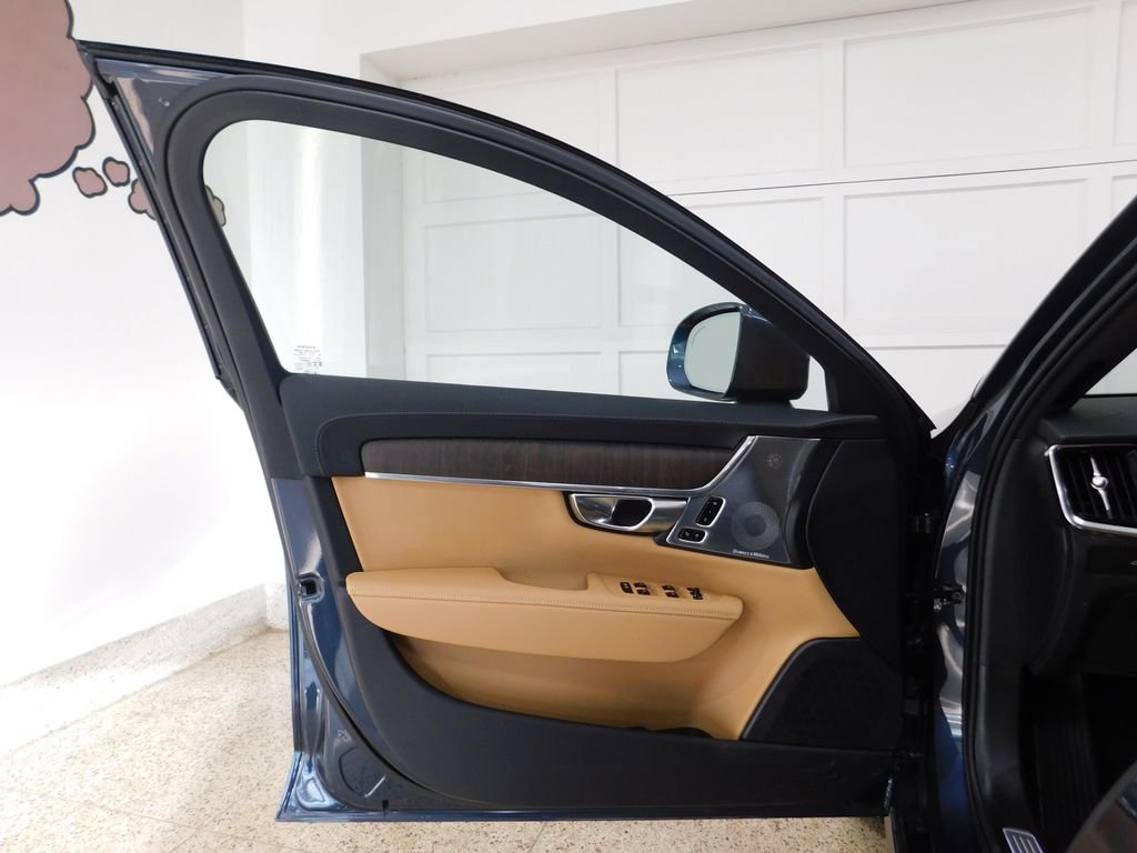 Used 2026 Volvo V90 B6 Cross Country Ultra image 26