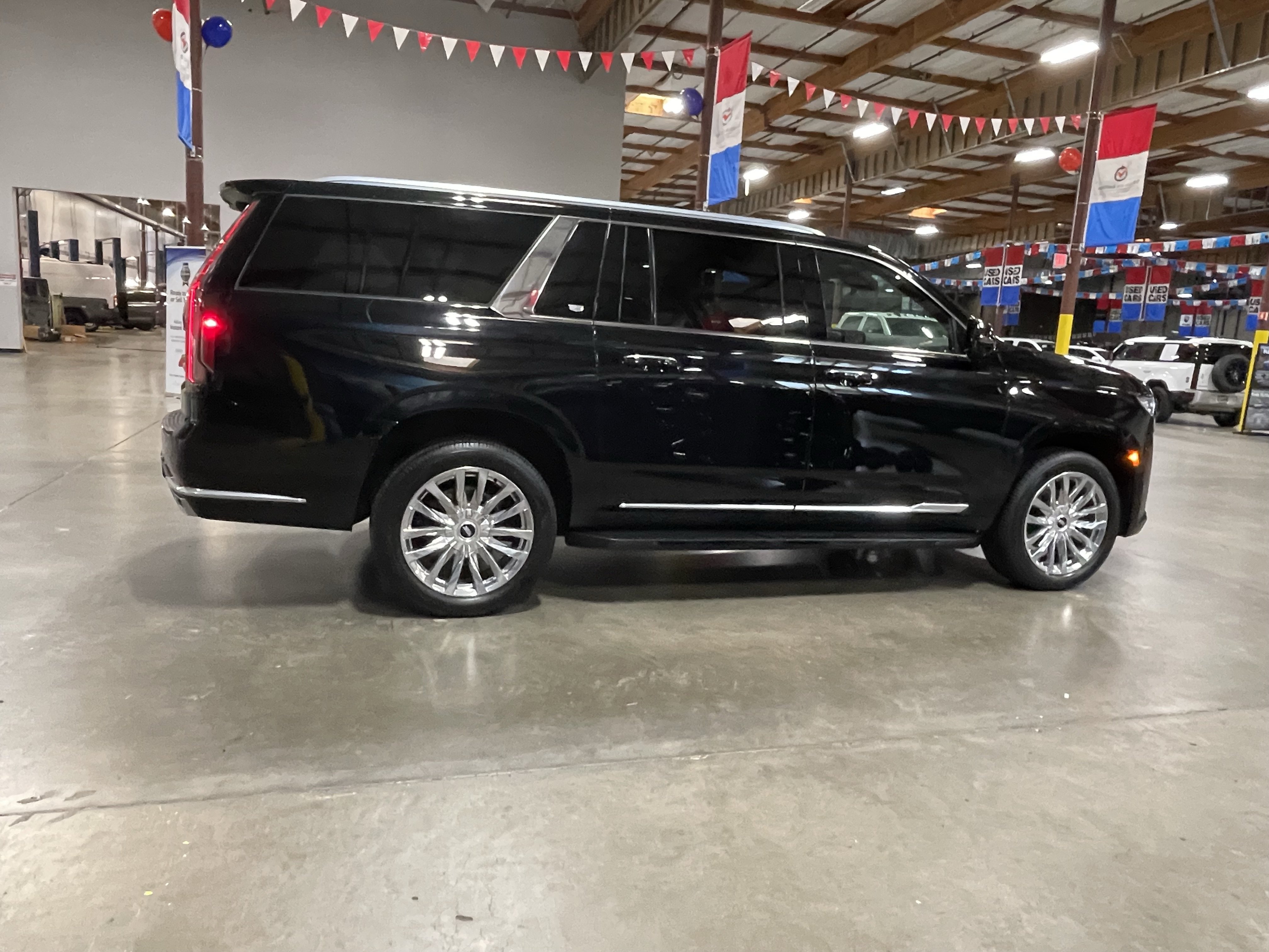 Used 2023 Cadillac Escalade ESV Premium Luxury AWD/4WD image 6