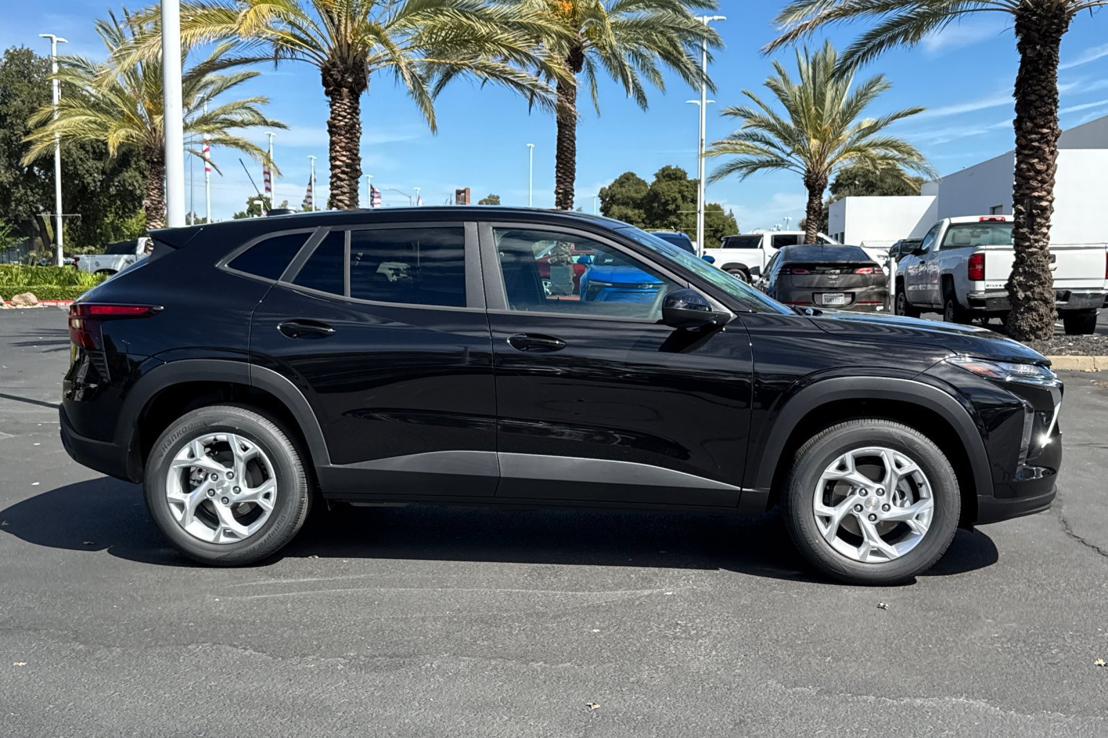 New 2026 Chevrolet Trax LS w/ LS Convenience Package FWD image 2