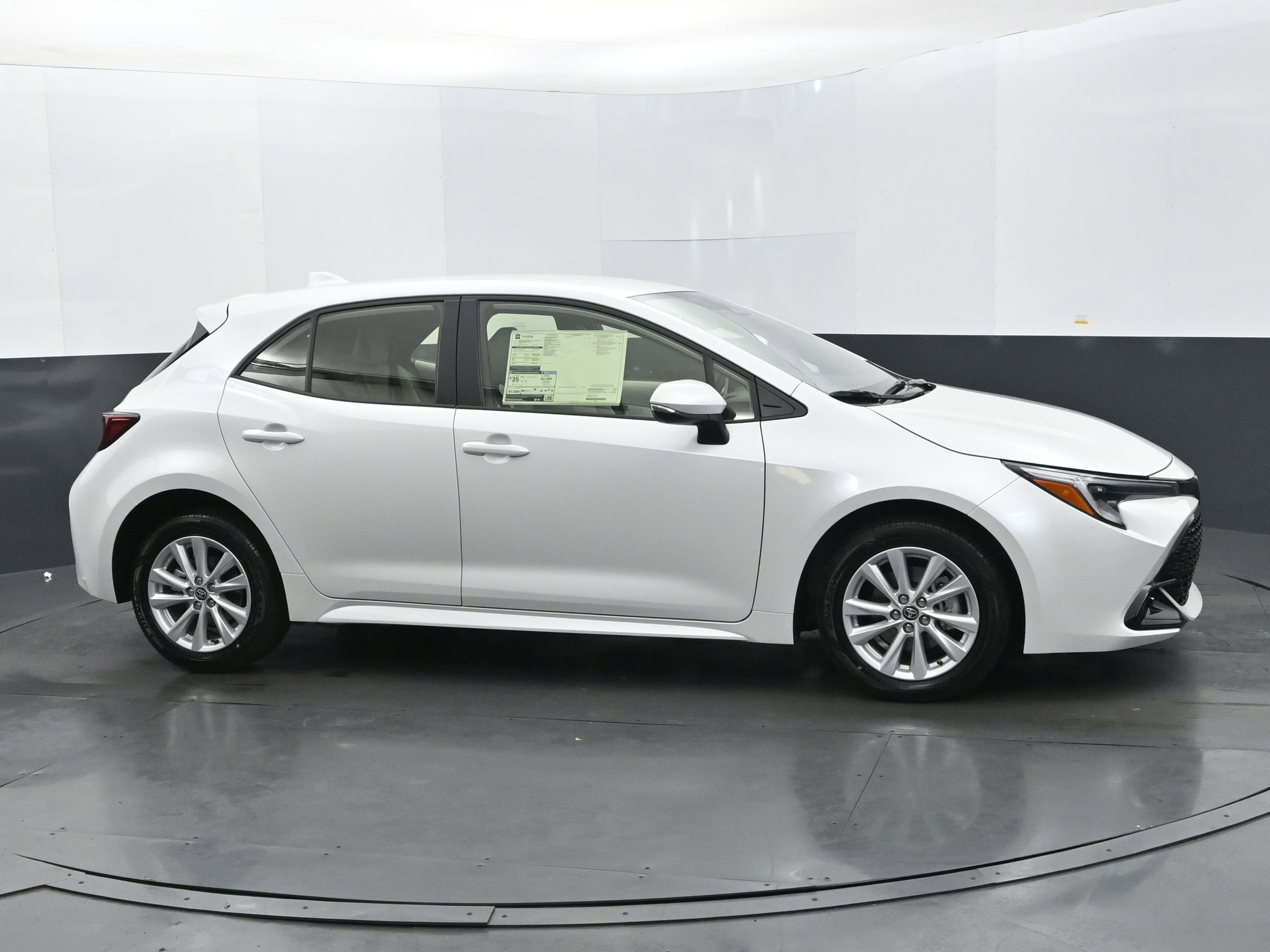 Used 2025 Toyota Corolla SE image 6