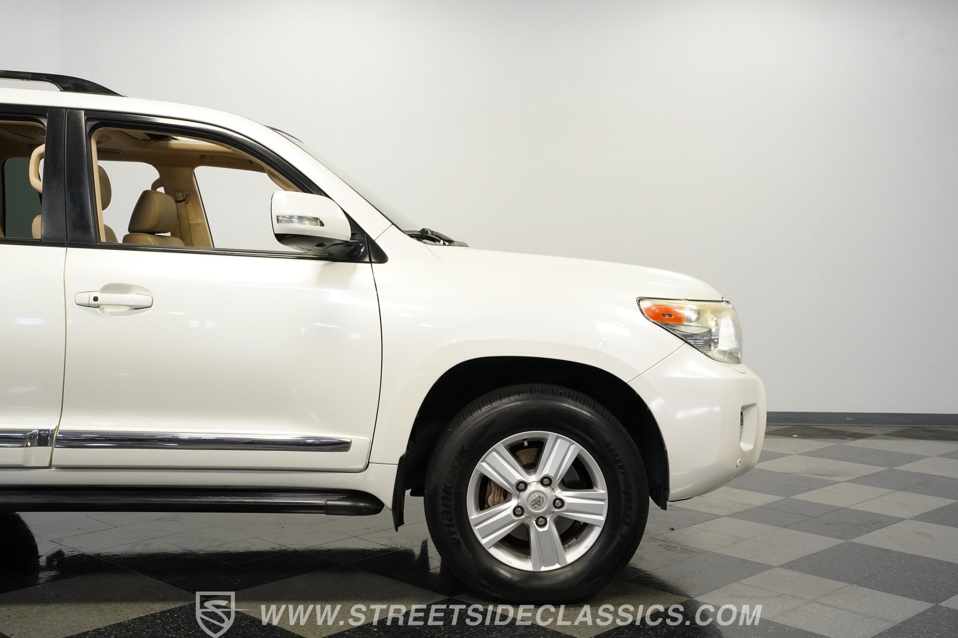 Used 2013 Toyota Land Cruiser AWD/4WD image 30
