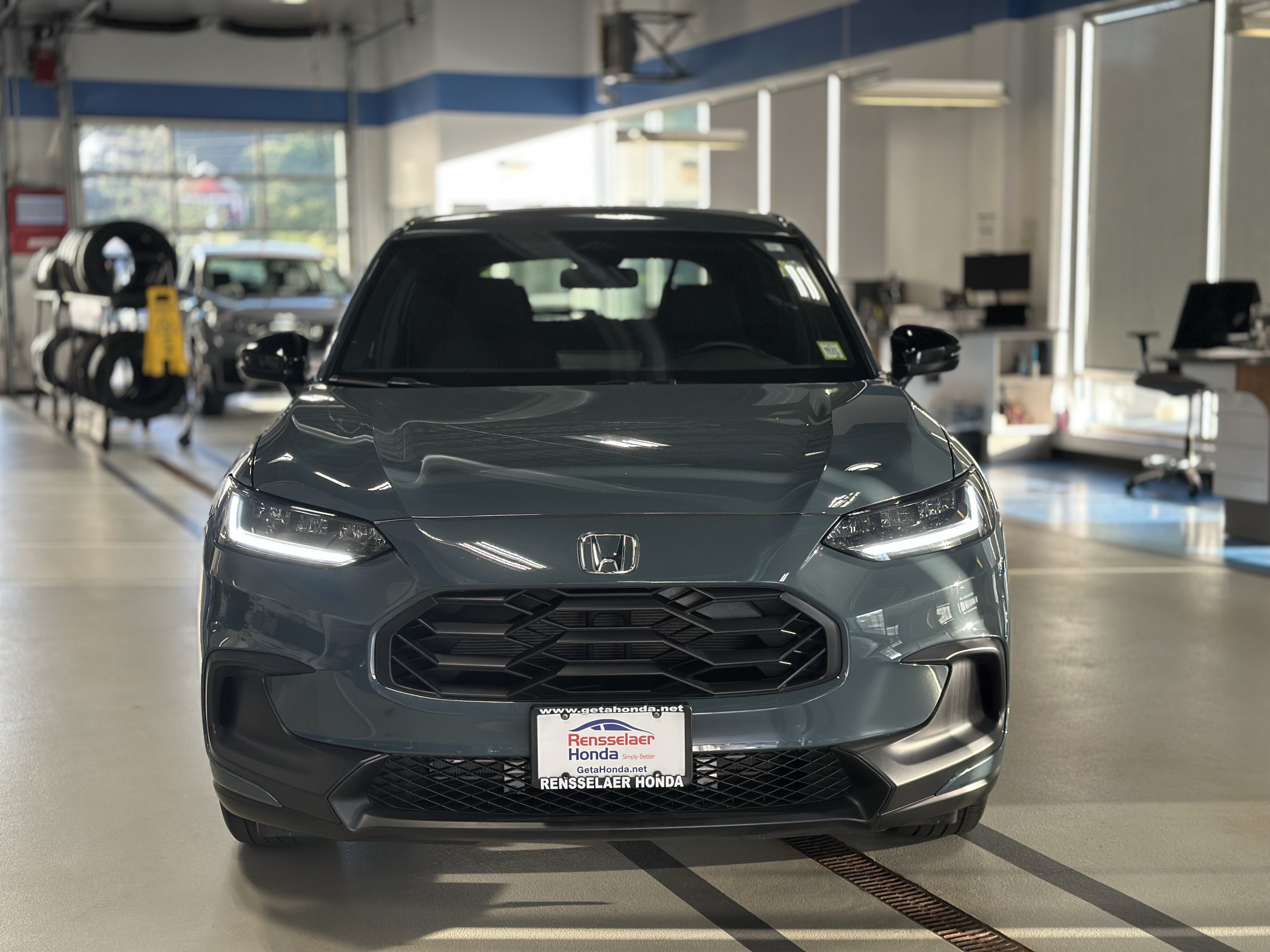 Used 2025 Honda HR-V Sport image 3