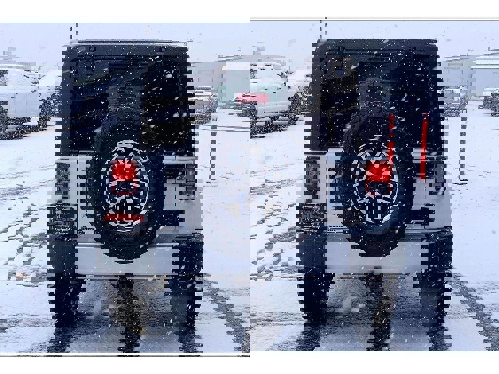 Used 2017 Jeep Wrangler Unlimited Sahara w/ LED Lighting Group image 4