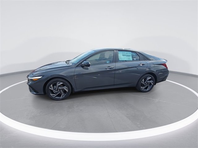 New 2025 Hyundai Elantra SEL video 4