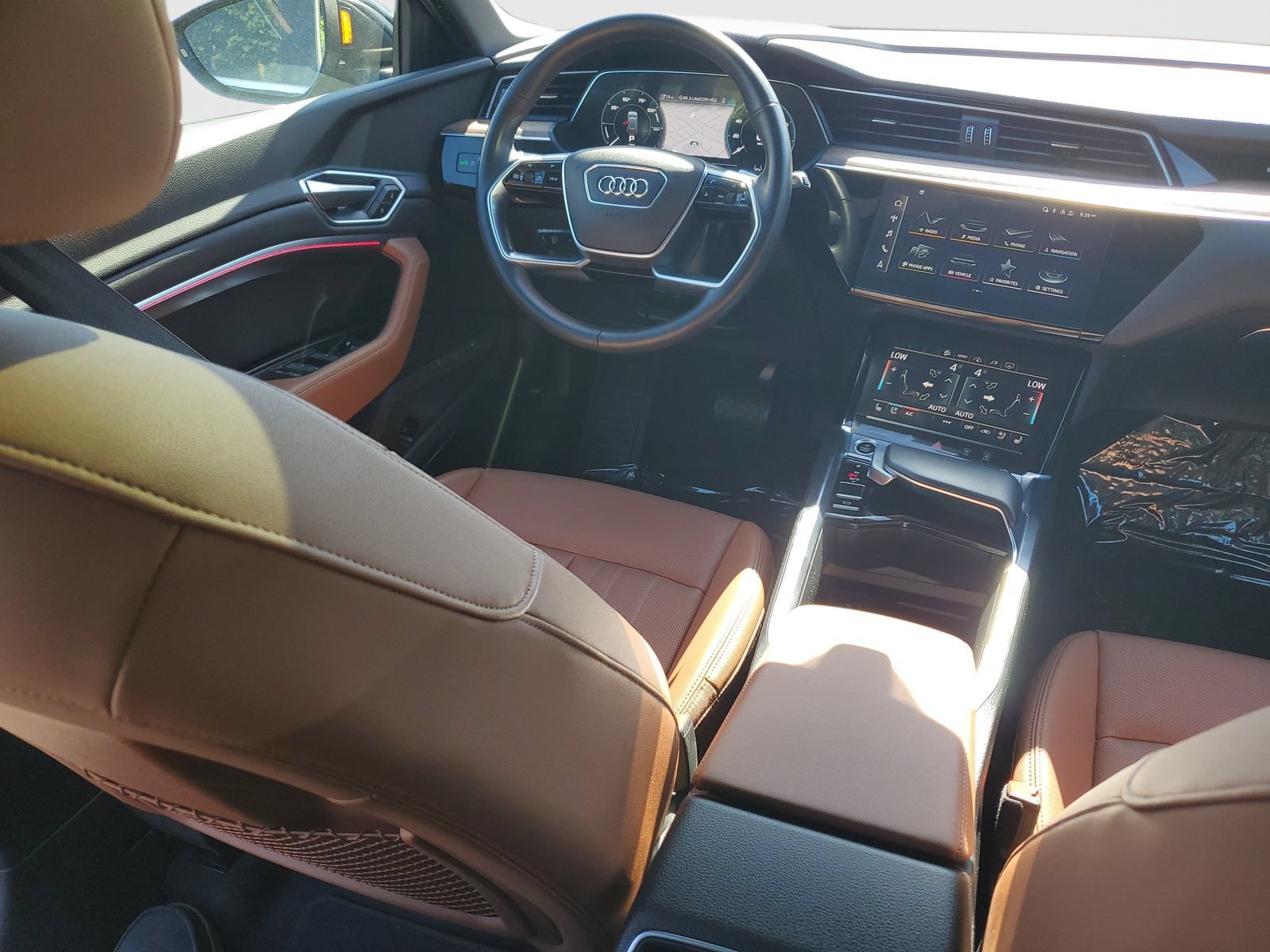 Used 2022 Audi e-tron Premium Plus w/ Premium Plus Package AWD/4WD image 11