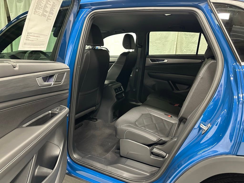 Used 2025 Volkswagen Atlas Cross Sport SE image 46