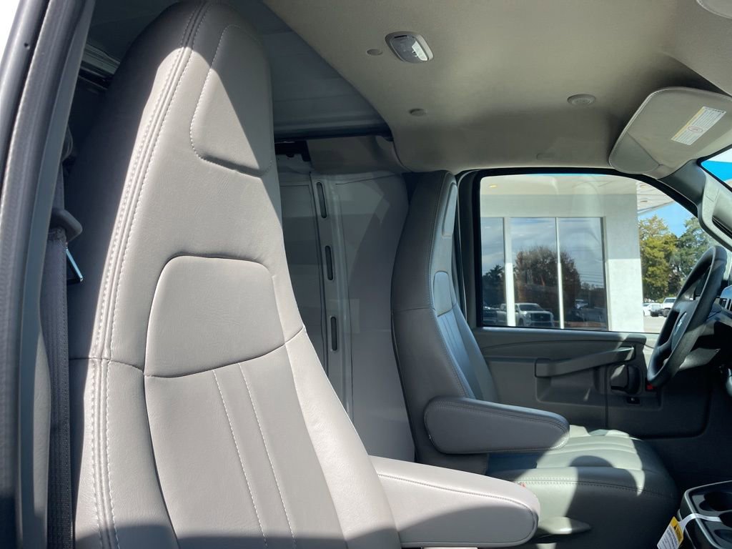 New 2025 Chevrolet Express 2500 Work Van image 20