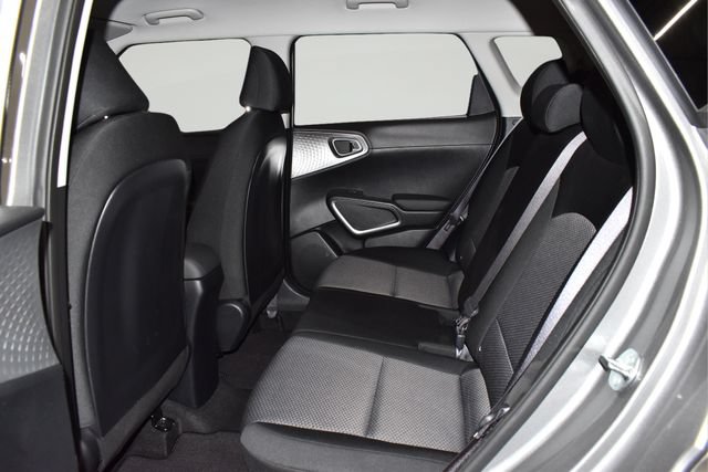 Used 2025 Kia Soul LX w/ LX Technology Package FWD image 16