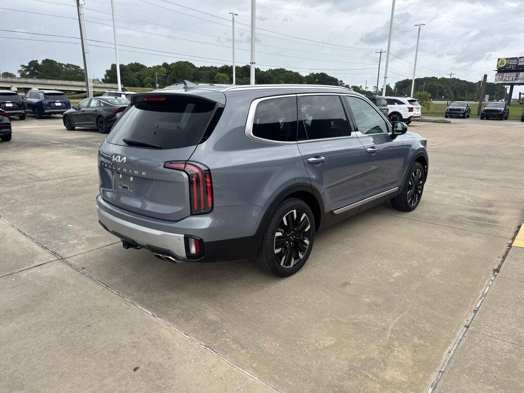 Used 2024 Kia Telluride SX w/ Towing Package FWD image 15