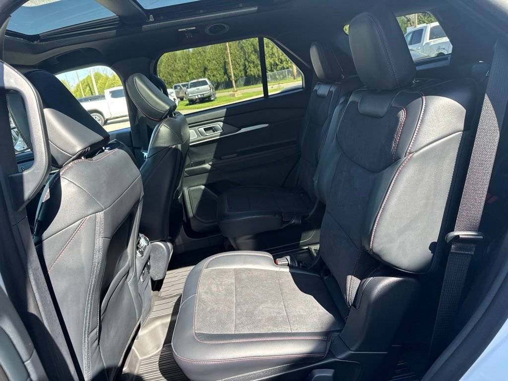 Used 2025 Ford Explorer ST w/ Sun And Sound Package AWD/4WD image 19