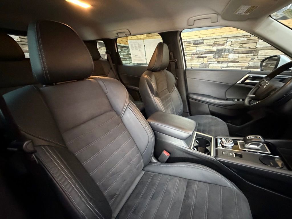 Used 2023 Mitsubishi Outlander SE image 15