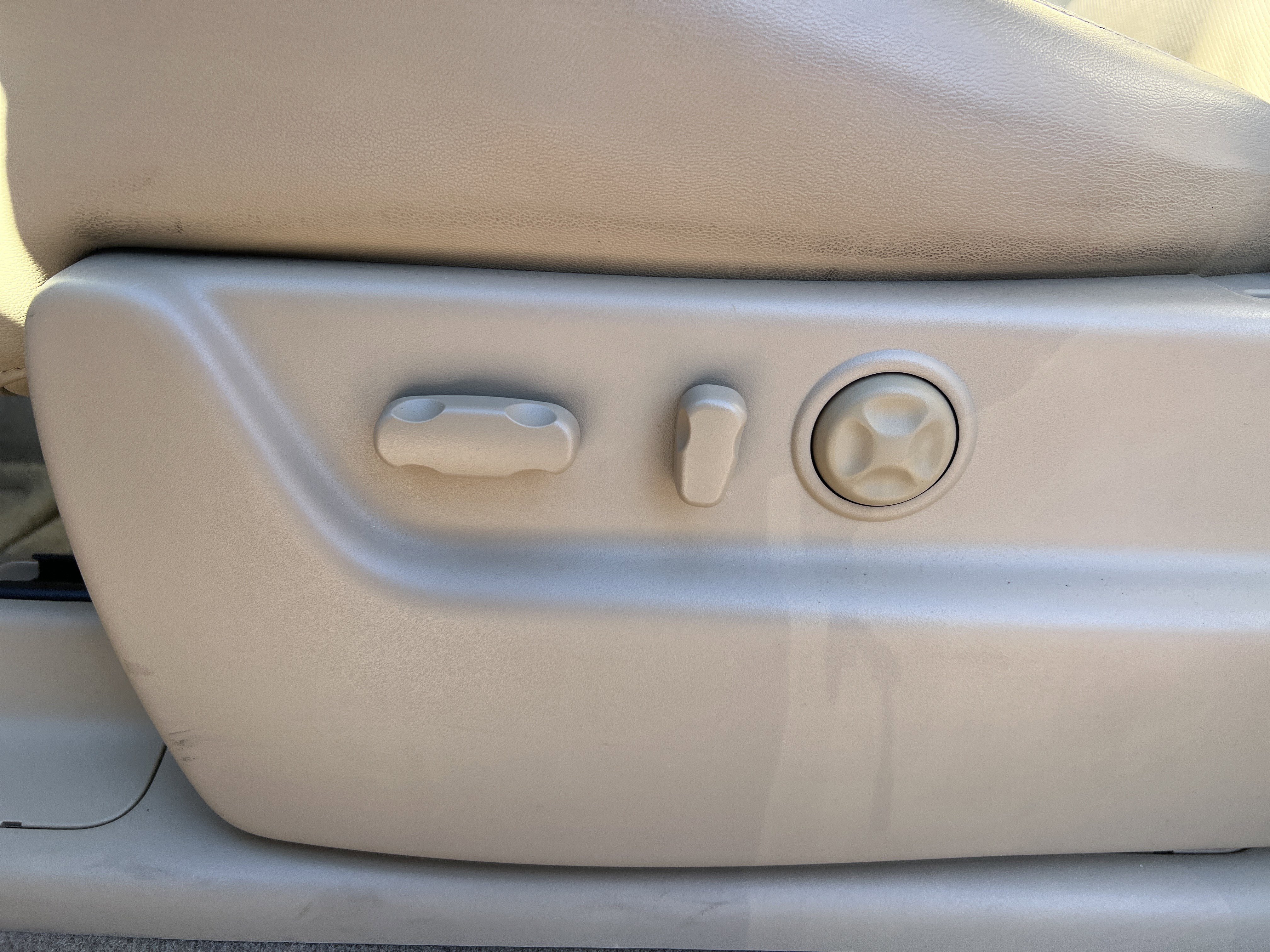 Used 2014 Cadillac Escalade Premium image 39