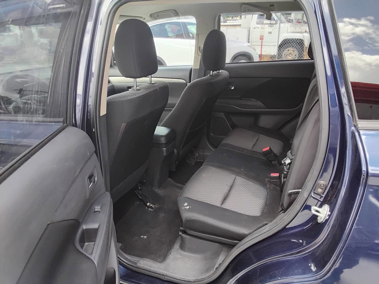 Used 2014 Mitsubishi Outlander SE image 6