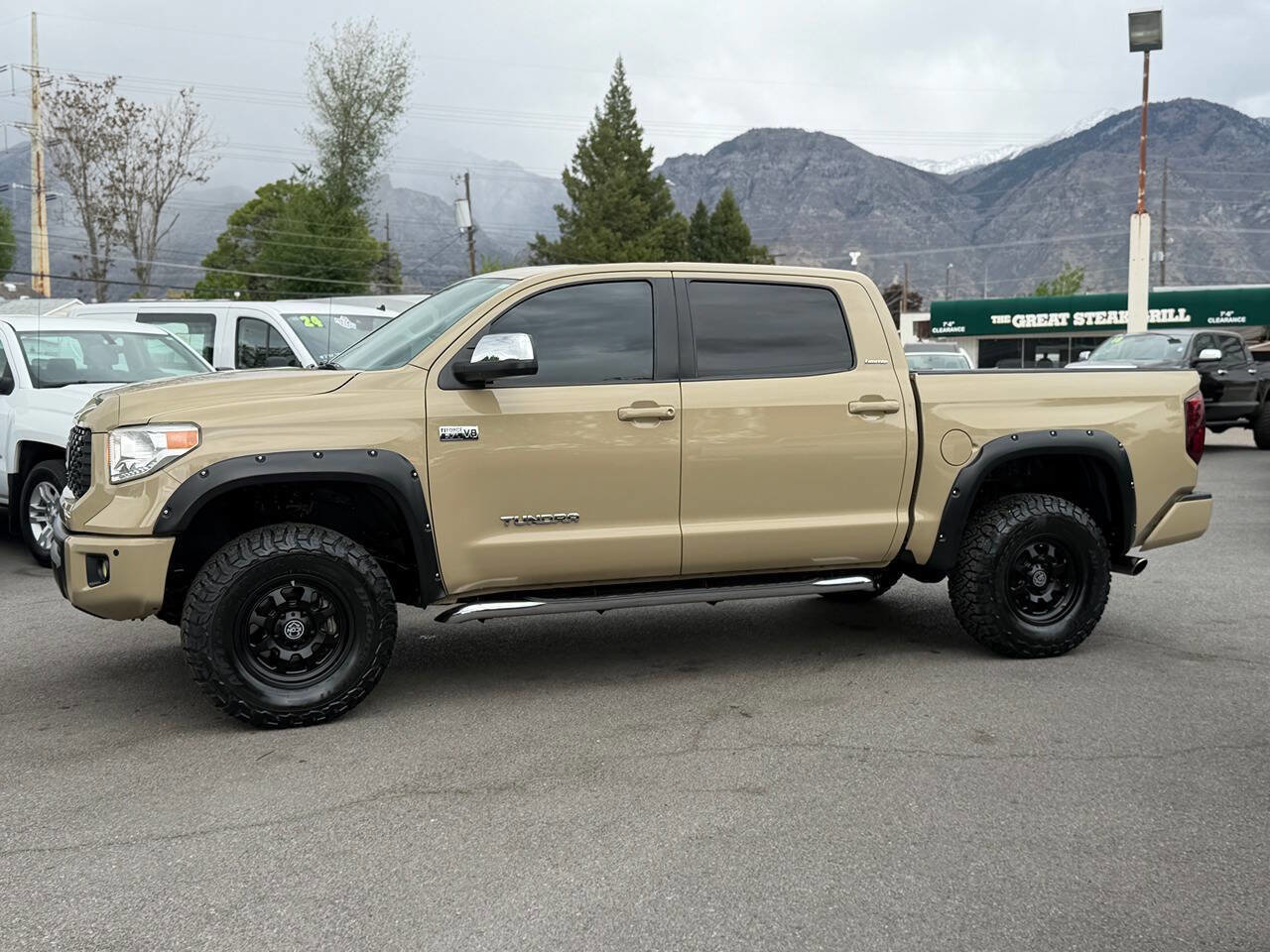 Used 2017 Toyota Tundra Limited w/ Limited Premium Package AWD/4WD image 15