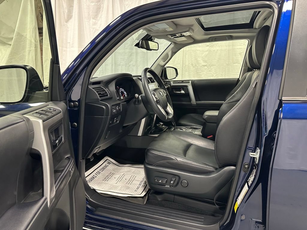 Used 2022 Toyota 4Runner Limited AWD/4WD image 10