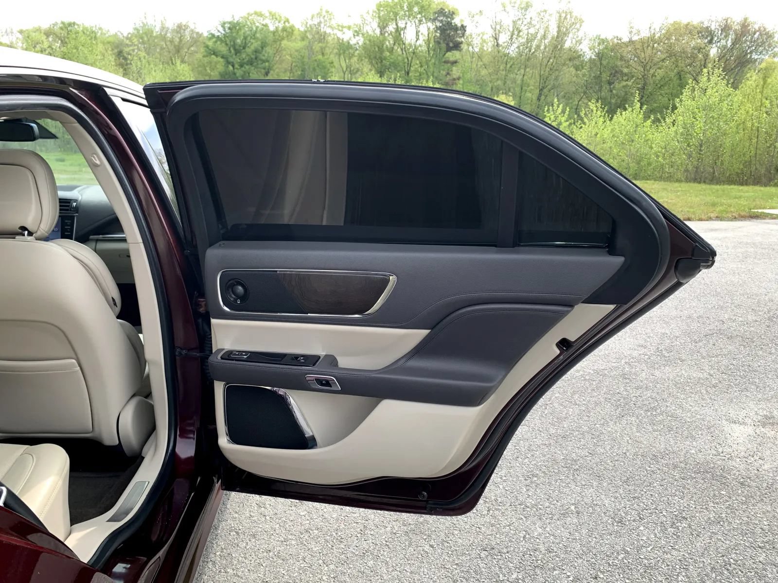 Used 2020 Lincoln Continental w/ Premium Package FWD image 30