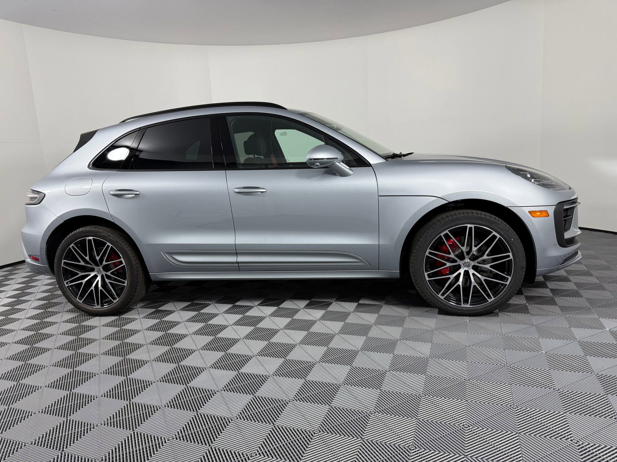 Certified 2026 Porsche Macan S AWD/4WD image 8