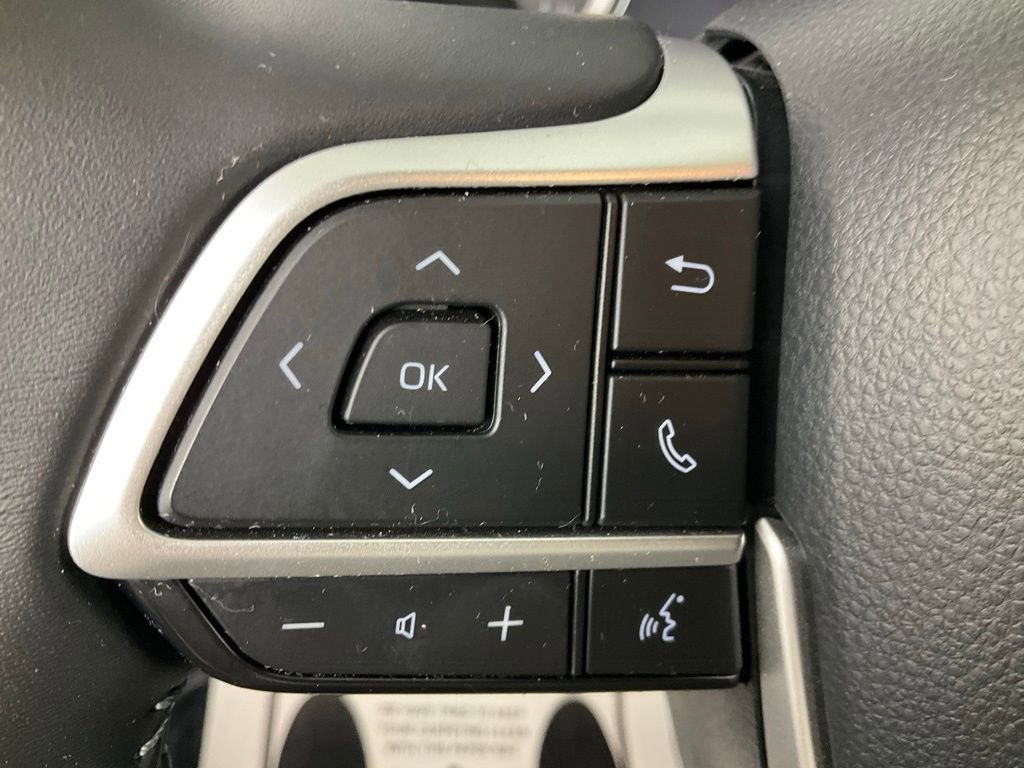 Used 2024 Toyota Highlander XLE image 18