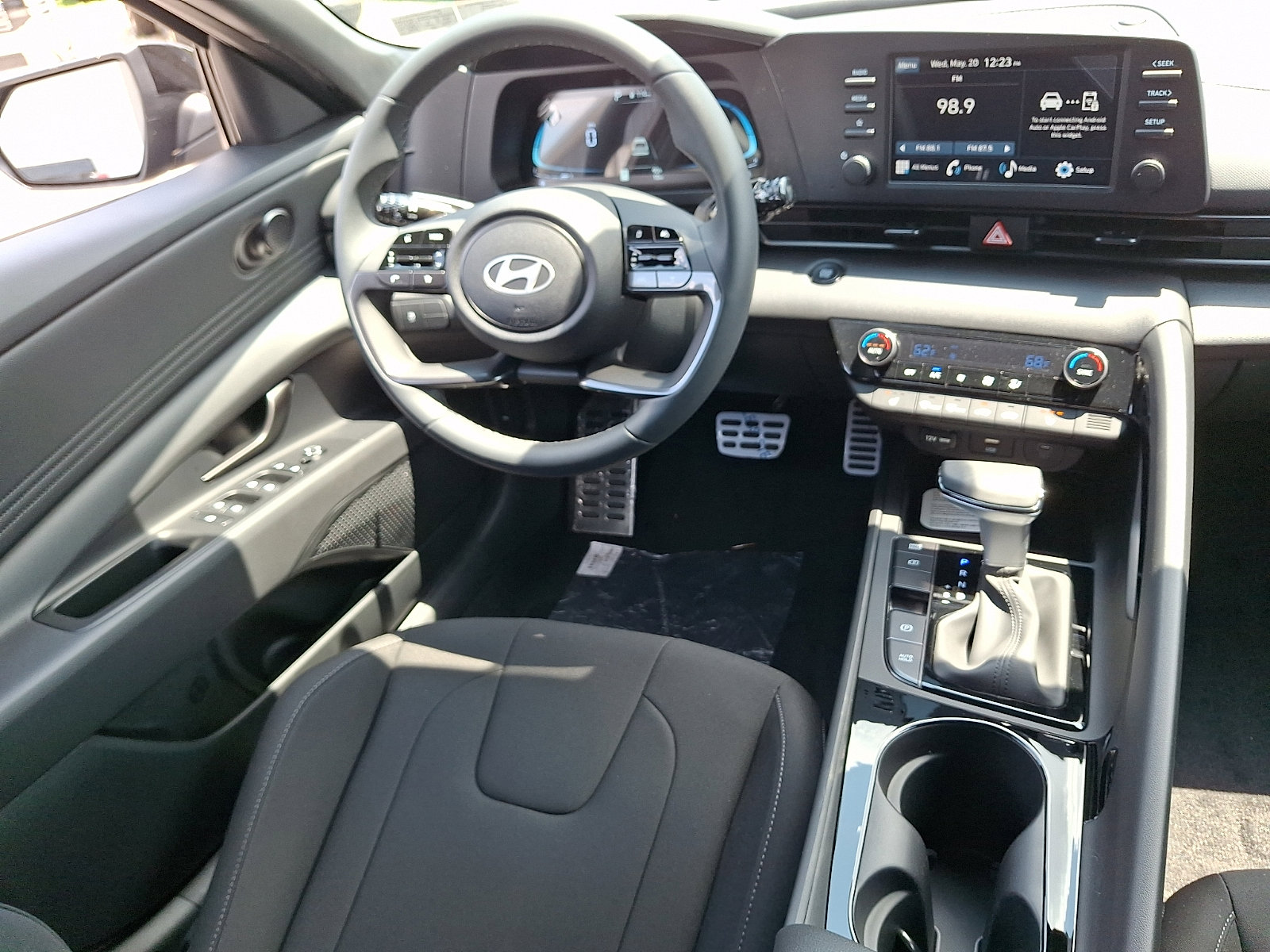 New 2026 Hyundai Elantra SEL Sport FWD image 9