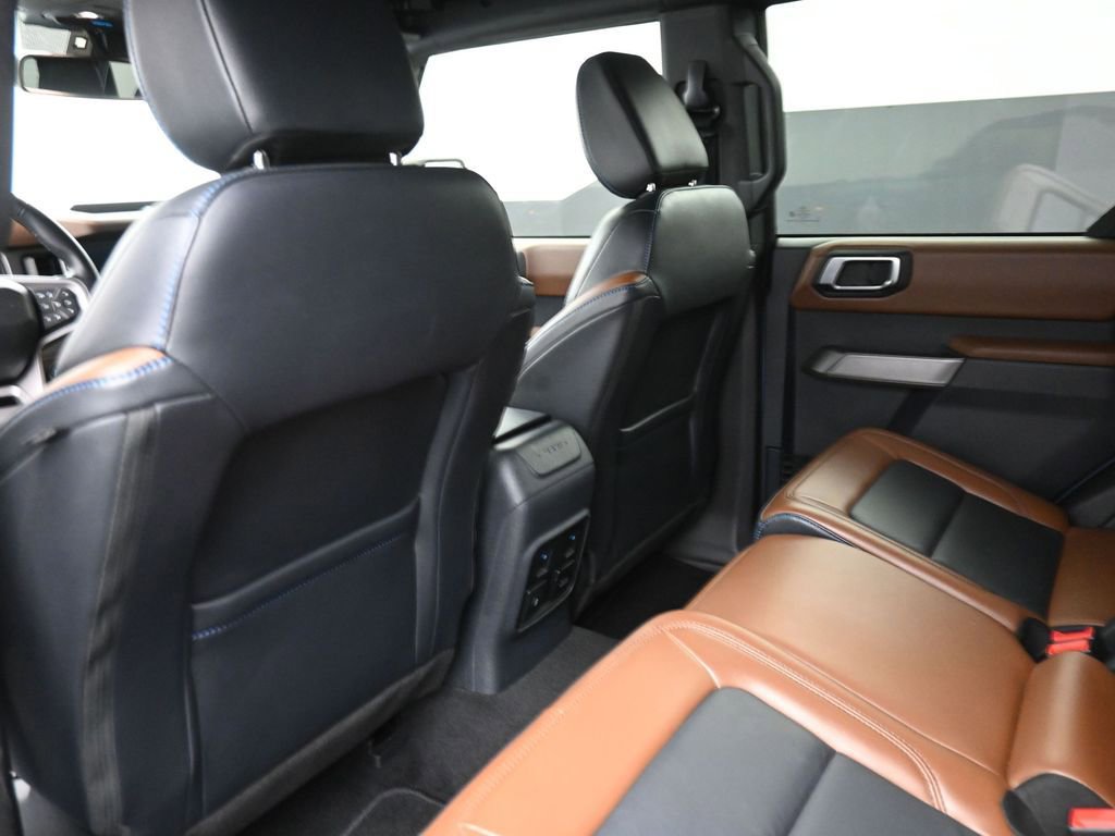 Used 2023 Ford Bronco Outer Banks image 2