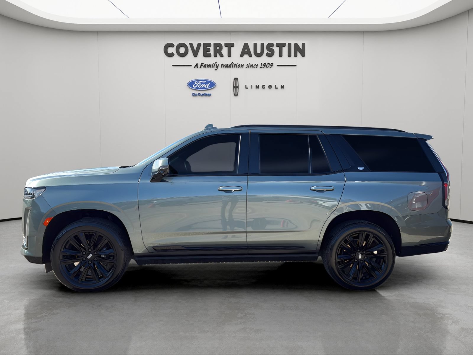 Used 2024 Cadillac Escalade Sport Platinum AWD/4WD image 2