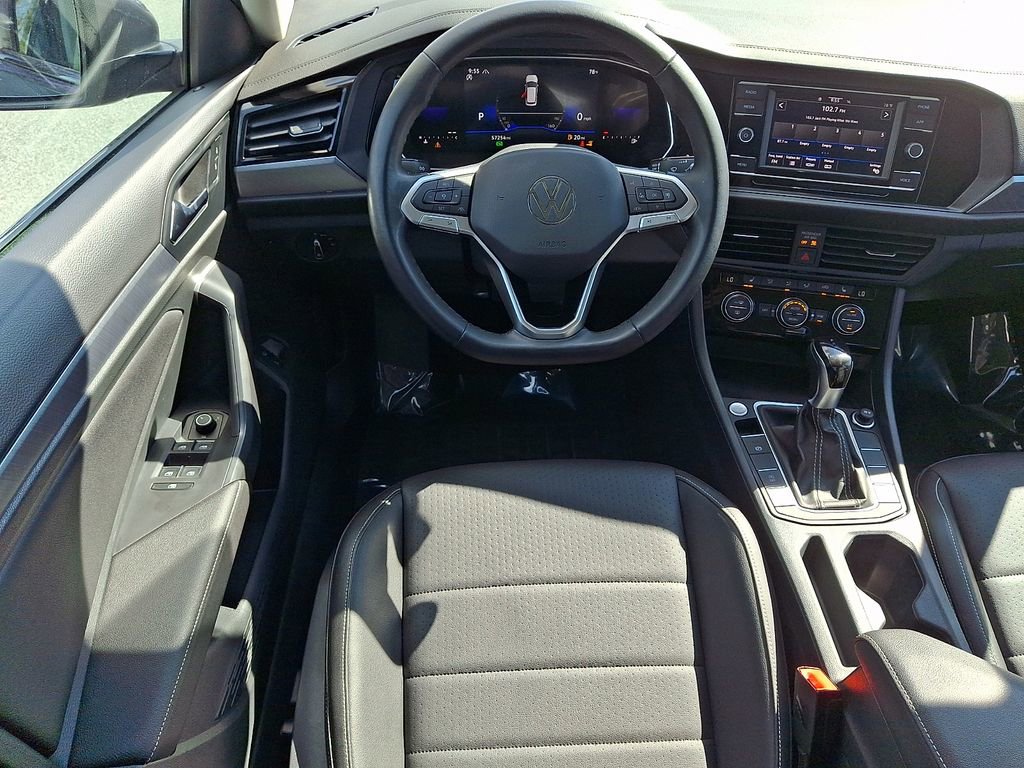 Used 2024 Volkswagen Jetta SE image 11