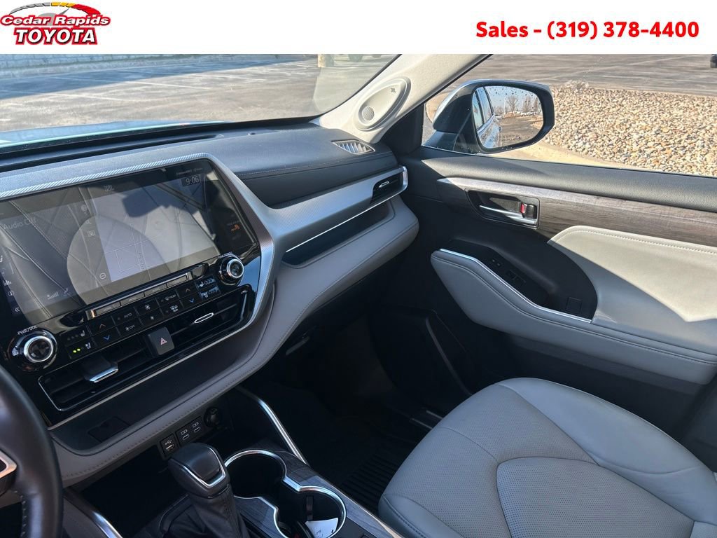 Certified 2022 Toyota Highlander Platinum image 19