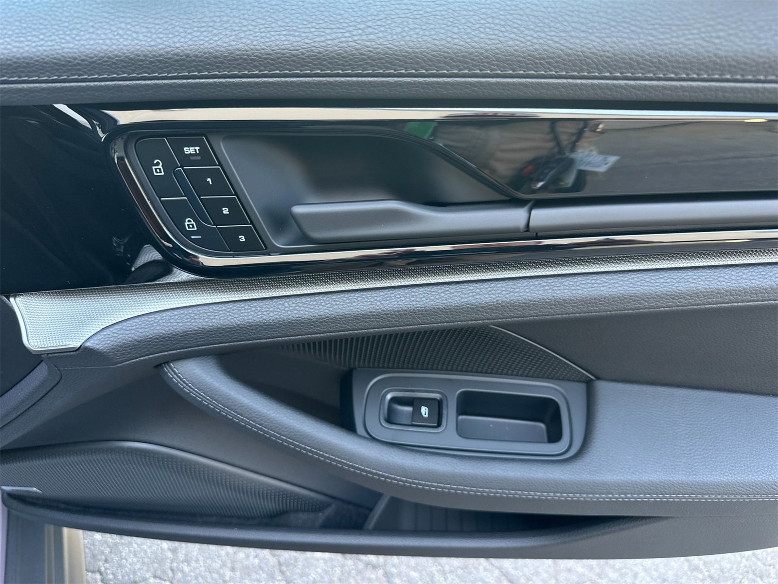 New 2025 Porsche Panamera 4 image 19