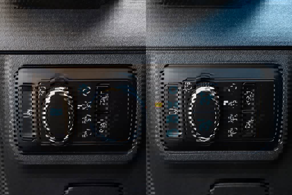 Used 2025 Ford Mustang Convertible image 30