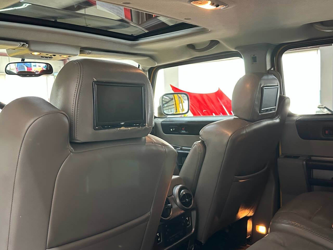 Used 2003 HUMMER H2 w/ Preferred Equipment Group image 31