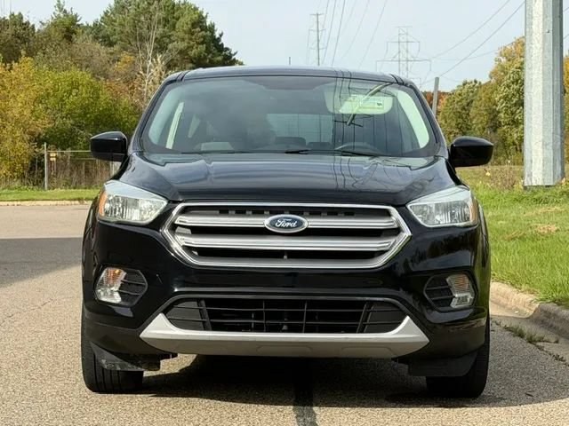 Used 2017 Ford Escape SE w/ SE Cold Weather Package AWD/4WD image 4
