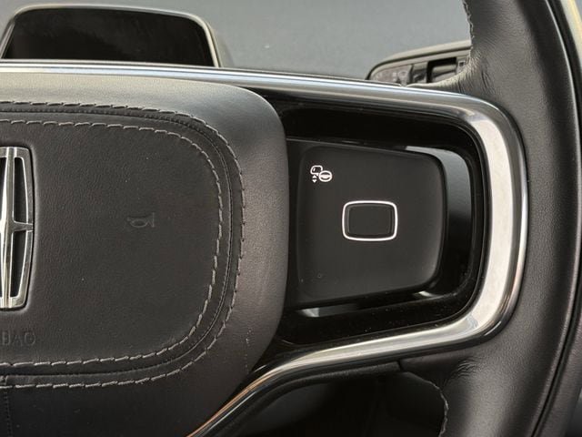 Used 2025 Lincoln Navigator Reserve image 14