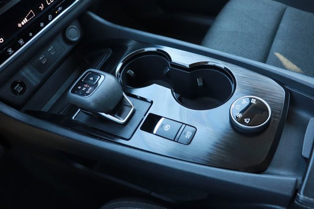 Used 2025 Nissan Rogue SV image 16