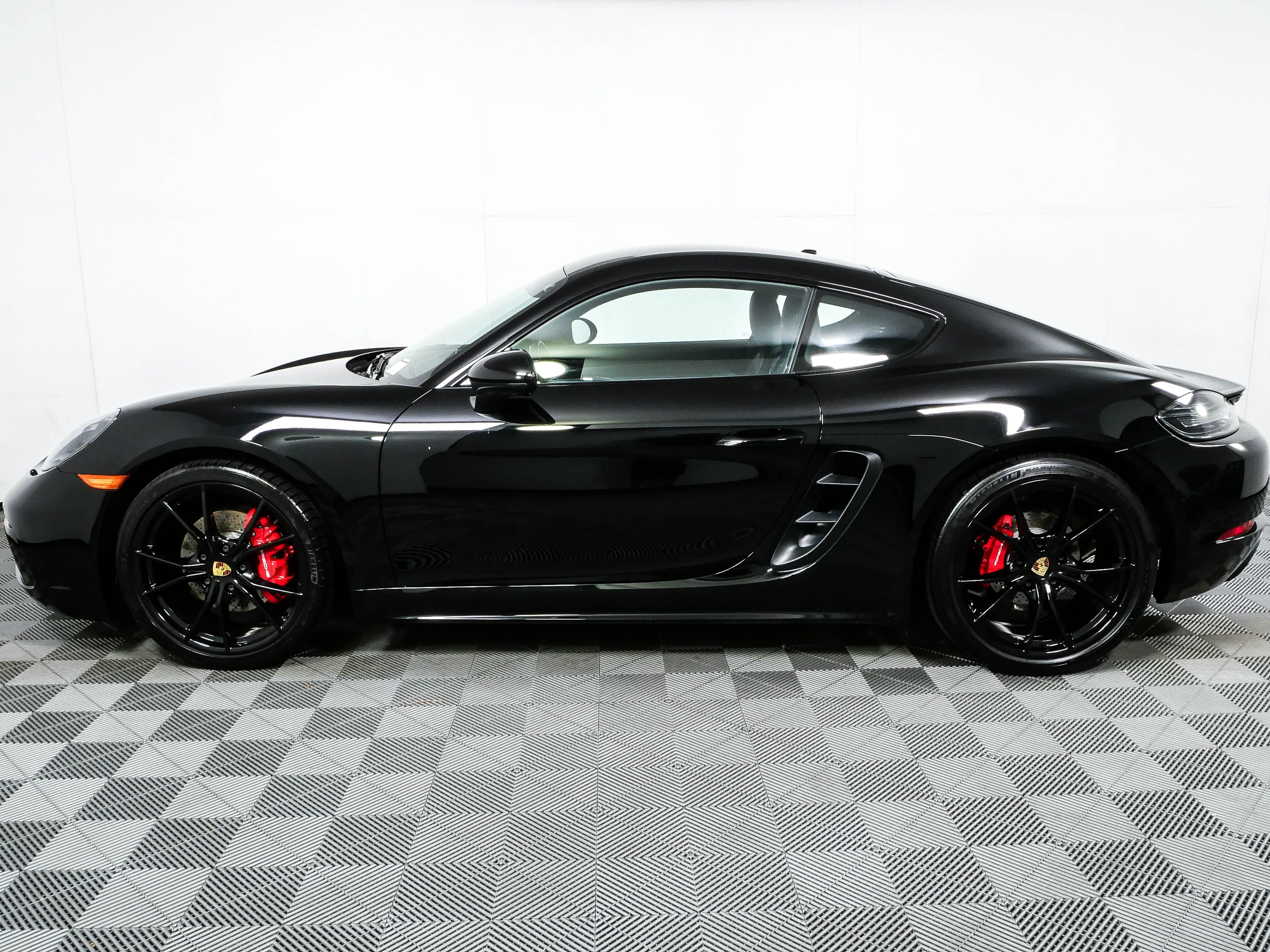 Certified 2024 Porsche 718 Cayman S RWD video 2