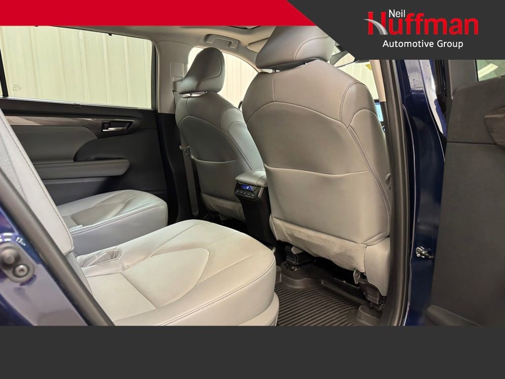 Used 2022 Toyota Highlander Limited AWD/4WD image 25