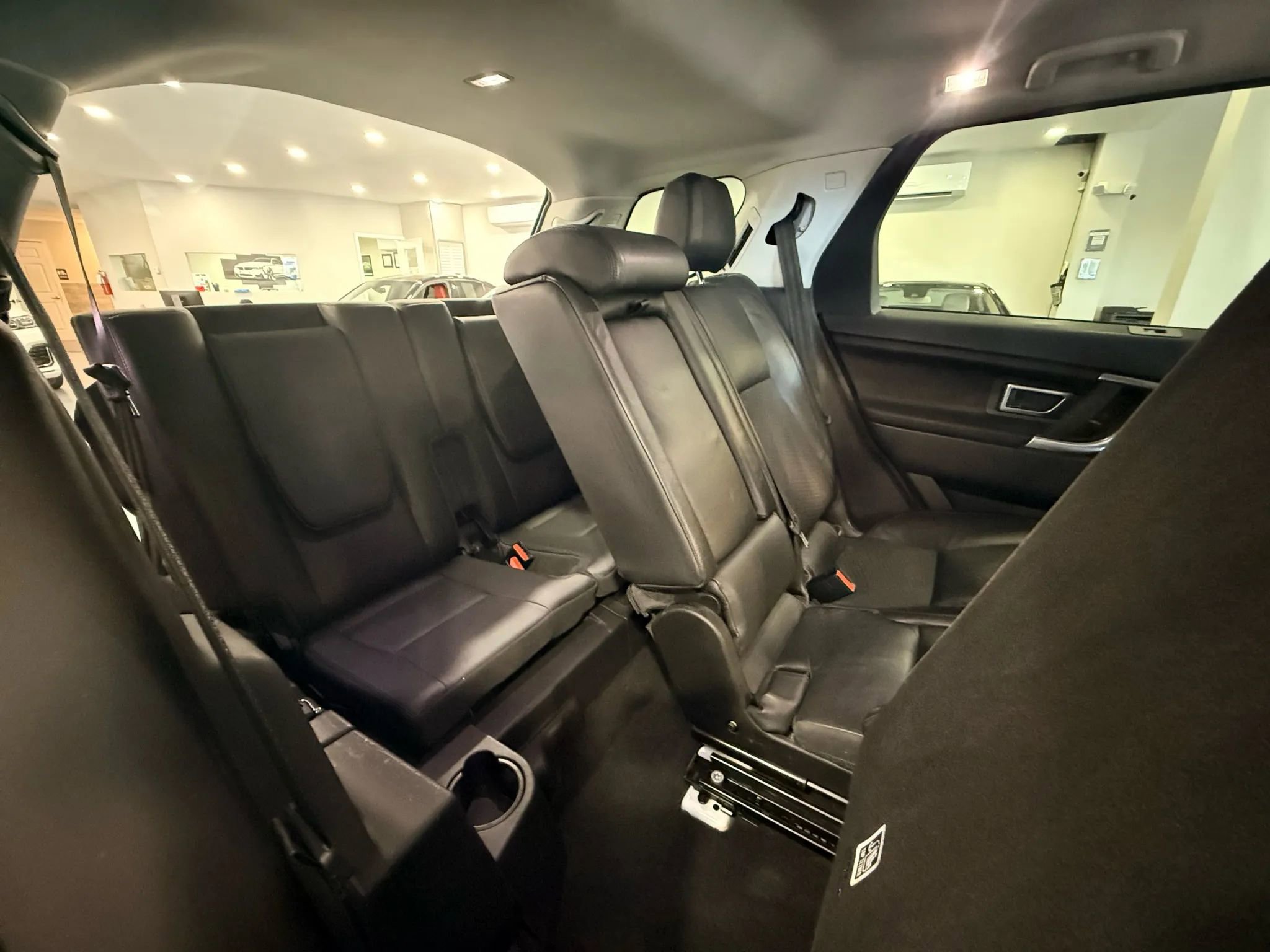 Used 2017 Land Rover Discovery Sport SE image 15