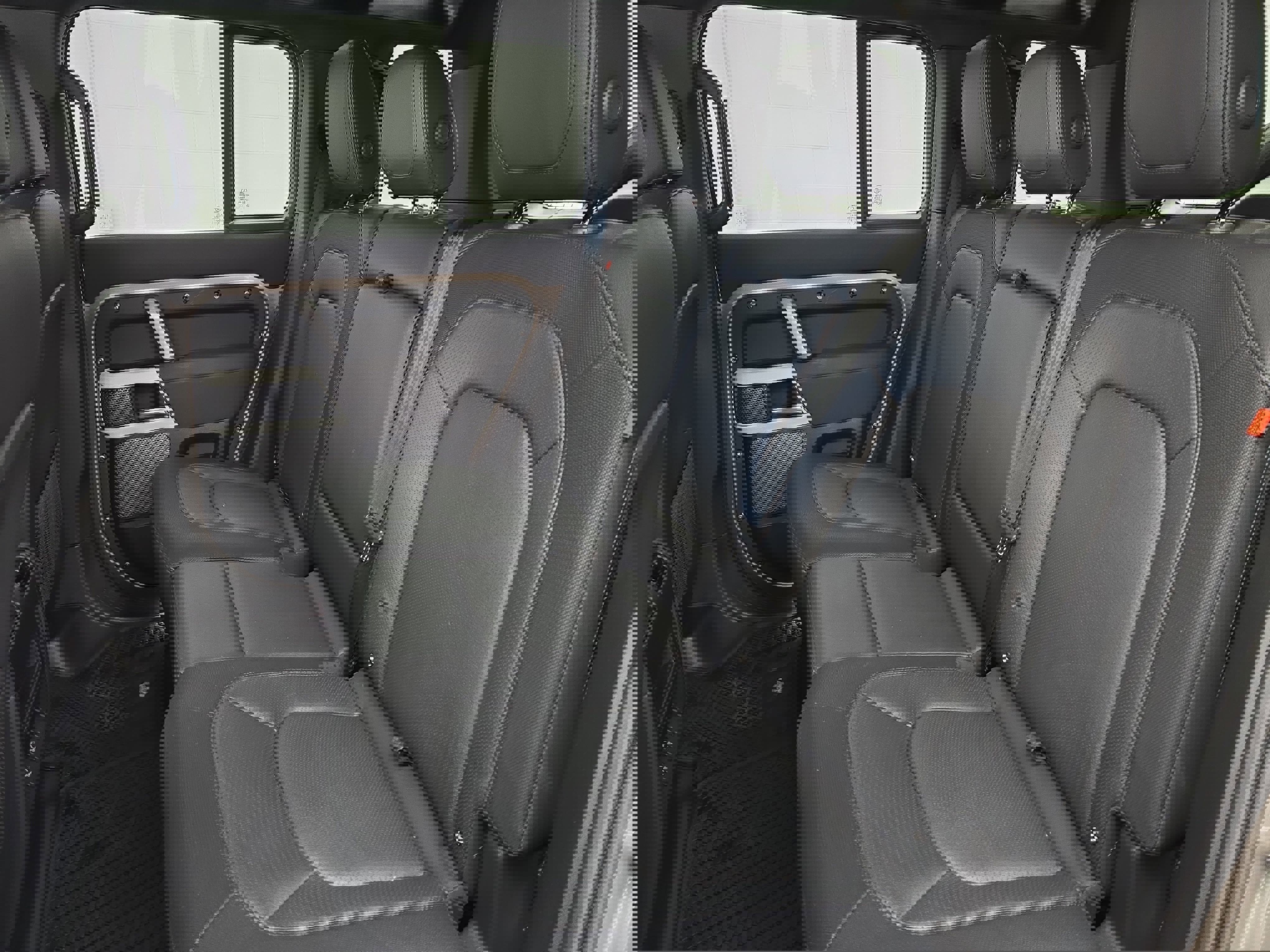 Used 2023 Land Rover Defender 110 X-Dynamic SE image 13