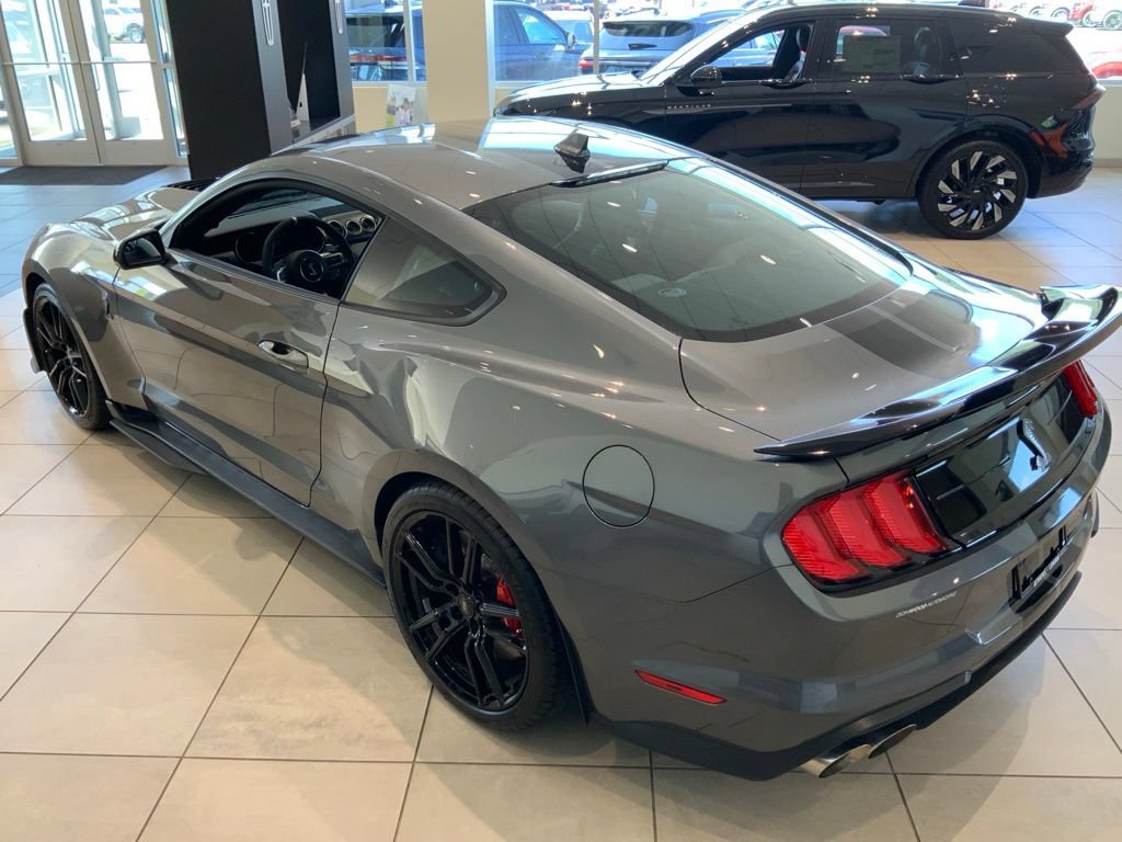 Used 2022 Ford Mustang Shelby GT500 w/ Handling Package RWD image 10